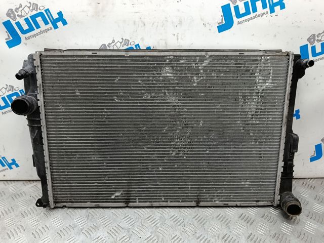 Радіатор системи охолодження двигуна 17117593843 BMW