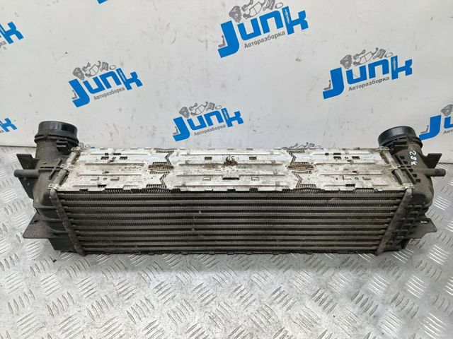 Охолоджувач наддувочного повітря 17117618768 BMW