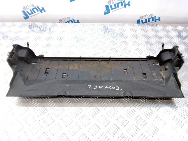 Кронштейн радіатора нижній 17117646138 BMW
