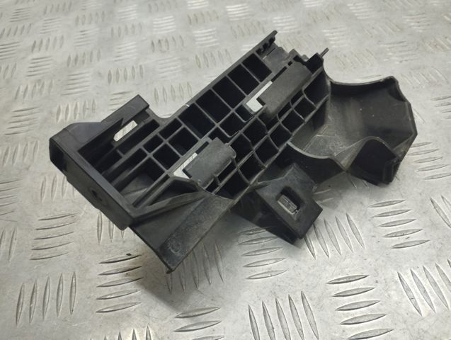Кронштейн радіатора нижній 17118632129 BMW