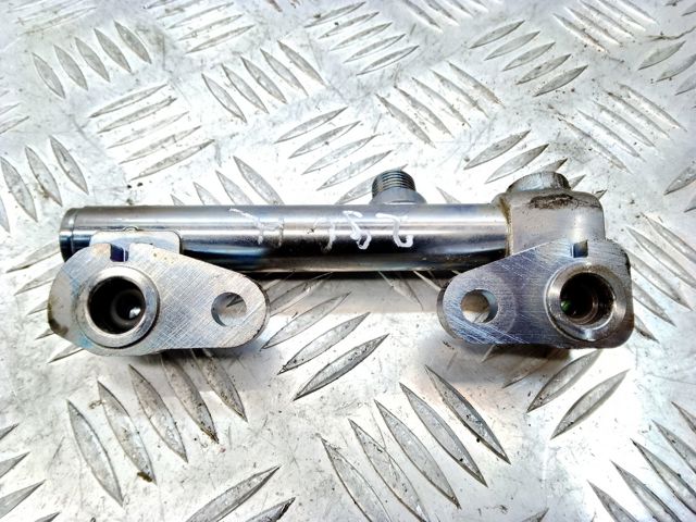 Розподільник палива (рампа), правий 17522AB04B SUBARU