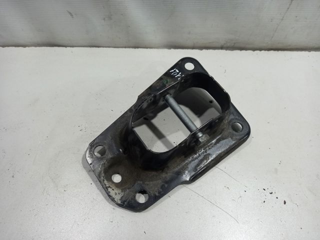 Кронштейн задньої балки 1K0505129L VAG