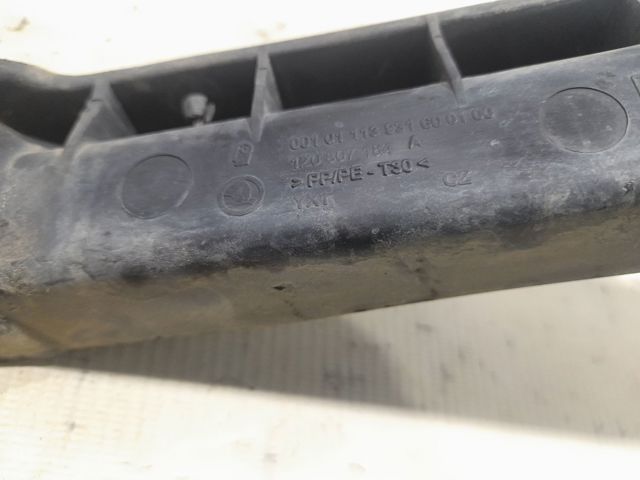 Напрямна переднього бампера, права 1Z0807184A VAG