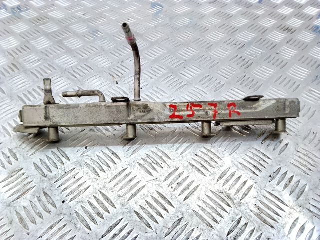 Рампа форсунок системи упорскування палива 2381438040 TOYOTA