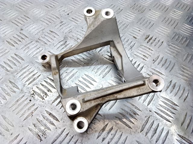 Кронштейн компресора кондиціонера 23950AA160 SUBARU