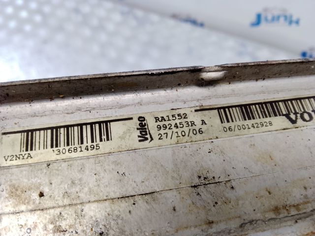 Радіатор двигуна 30681495 VOLVO