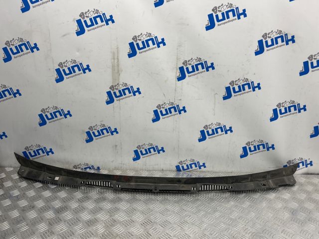 Решітка водостоку лобового скла ліва/права 30799651 VOLVO
