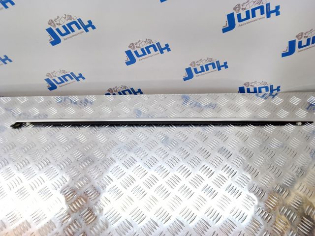 Молдинг опускного скла нижній, двері задньої, лівої 31479471 VOLVO