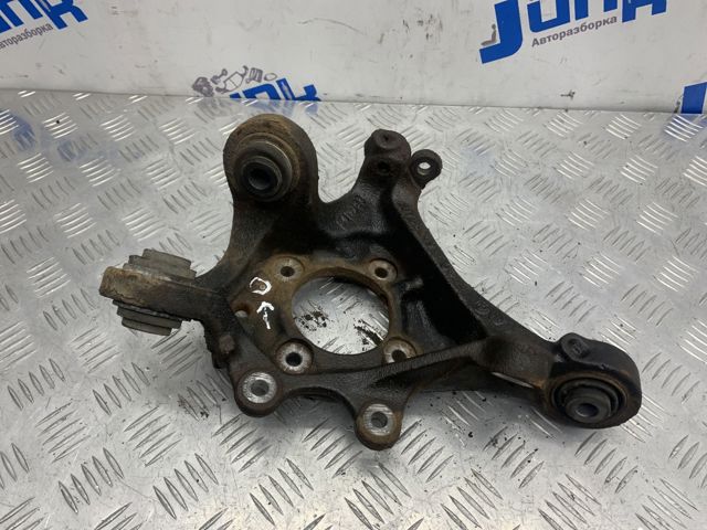 Кулак поворотний лівий 33326788049 BMW