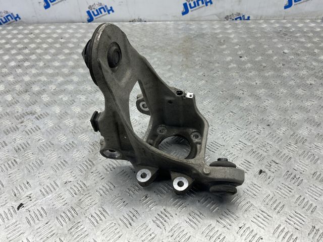 Кулак поворотний лівий 33326879101 BMW
