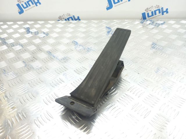 Підаль газу 35406889822 BMW