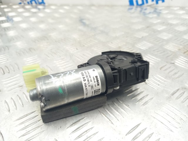 Мотор приводу люка 3G9877795F VAG