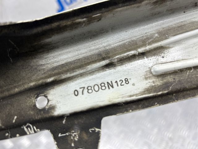 Кронштейн кріплення крила переднього правого, передній 41357267326 BMW