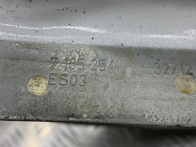 Шарнір кришки багажника 41627189258 BMW