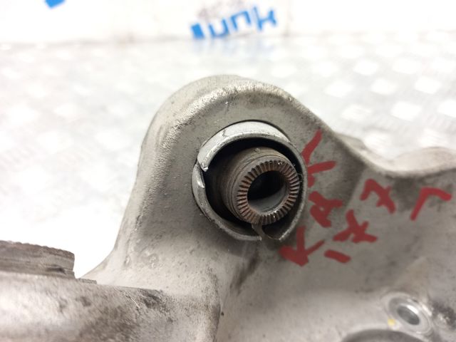 Цапфа поворотна ліва 4230530130 TOYOTA