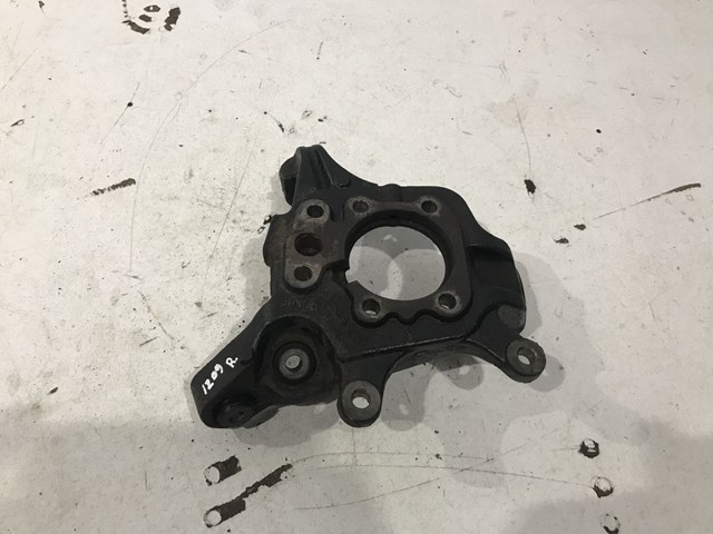 Кулак поворотний правий 430183JA0A NISSAN