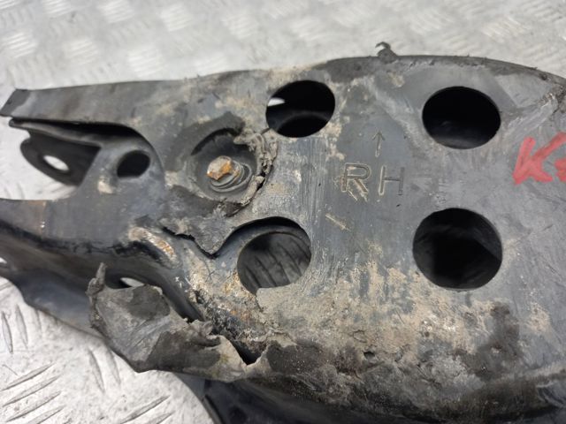Балансир задній нижній, лівий 4873030140 TOYOTA