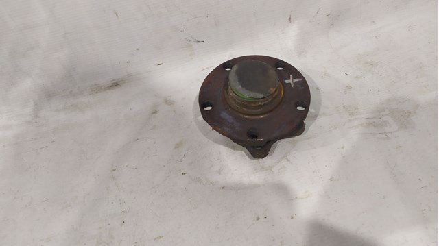 Маточина переднього колеса Audi 100 C4