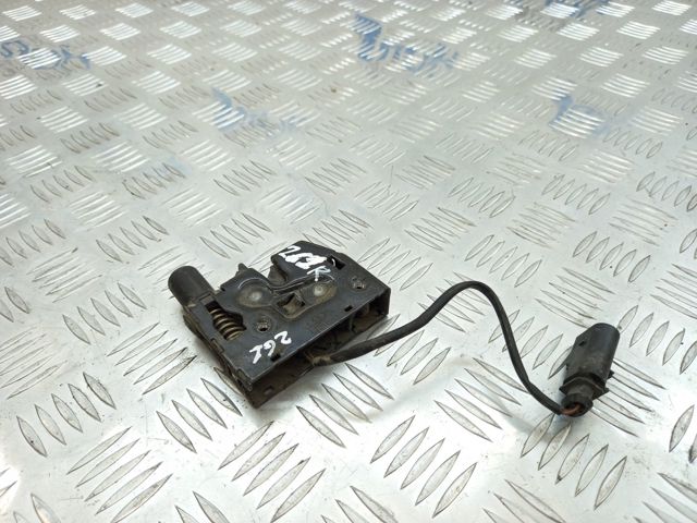 Запор капота (замок і привід замка капота) 4G0823509D VAG