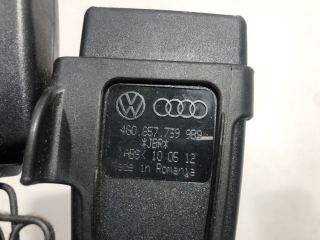 Важіль фіксатора ременя безпеки задній лівий 4G08577399B9 VAG