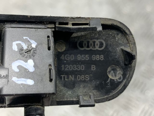 Форсунка омивача скла лобового, права 4G0955988 VAG