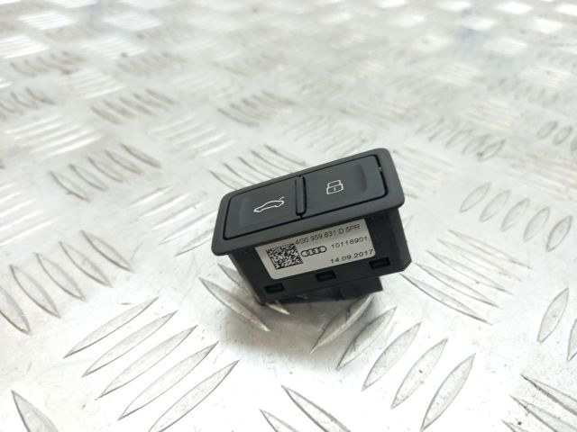 Кнопка приводу замка задньої 3/5 двері (ляди) 4G0959831D5PR VAG