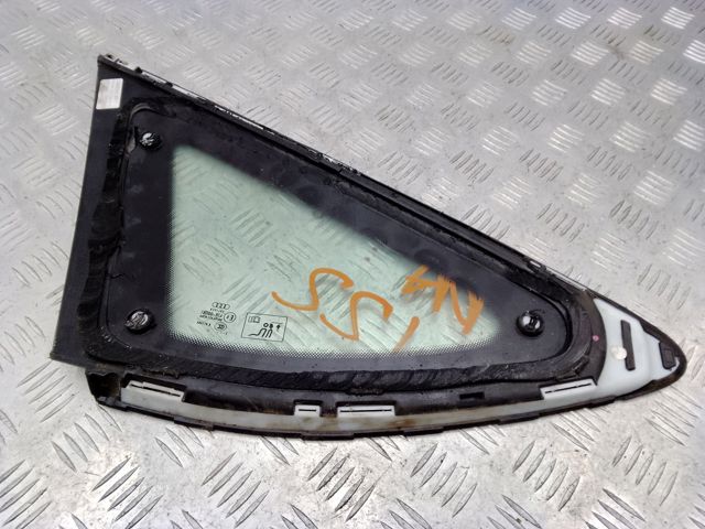 Скло багажного відсіку, праве 4G8845300CNVB VAG