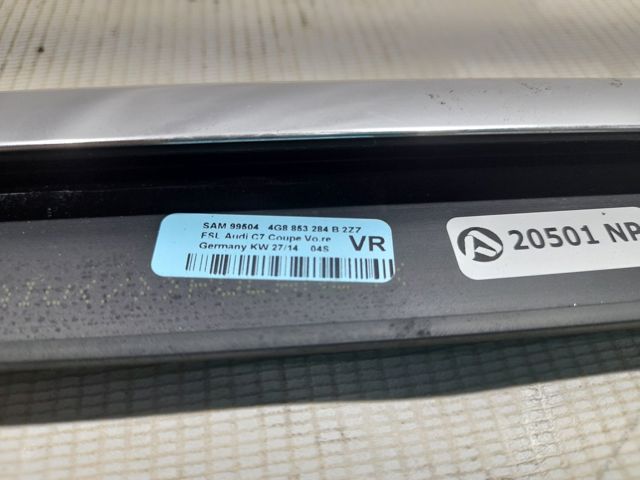 Молдинг опускного скла дверей передньої, правої 4G8853284B2ZZ VAG