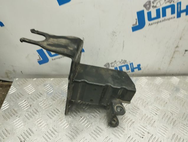 Кронштейн підсилювача переднього бампера 4L0807133A VAG