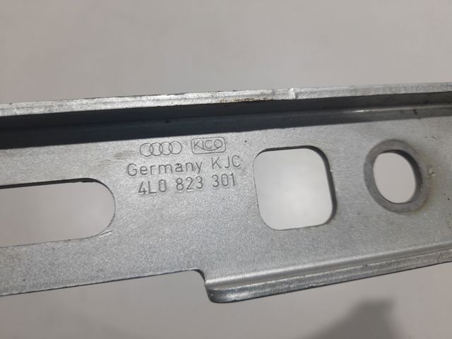 Петля капота, ліва 4L0823301 VAG