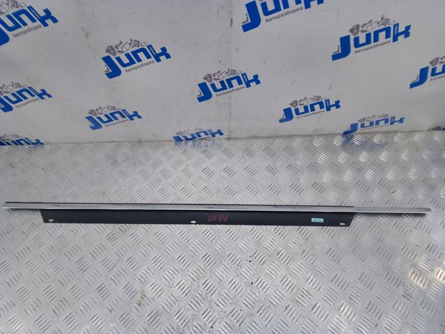 Молдинг опускного скла нижній, двері передньої, правої 4L0853284E2ZZ VAG