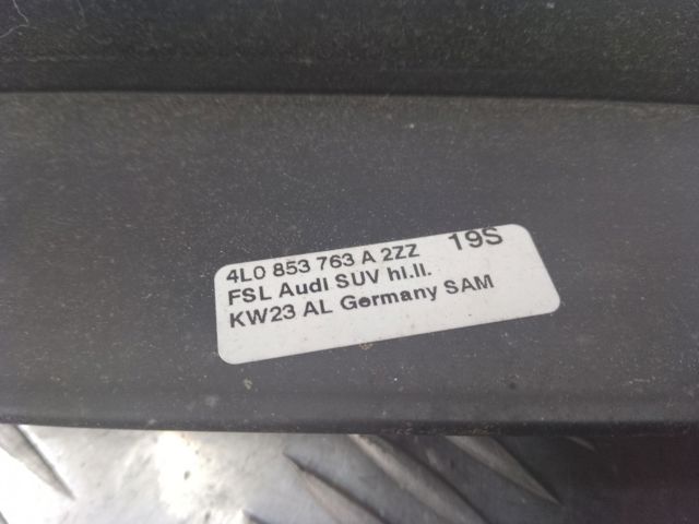 Накладка заднього скла, ліва 4L08537632ZZ VAG