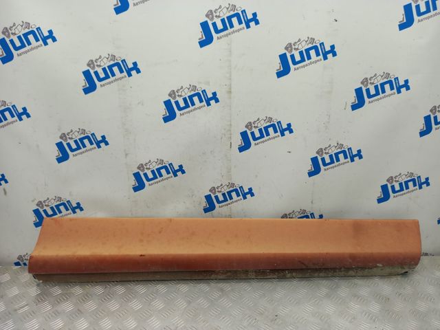 Накладка передньої правої двері 4L0853960FGRU VAG