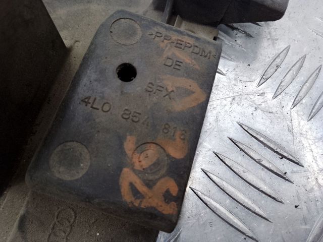Бризговик задній, правий 4L085481601C VAG