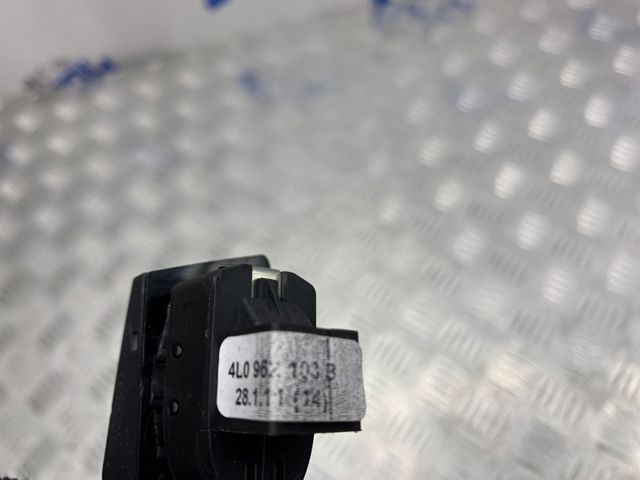 Кнопка центрального замка 4L0962108B VAG