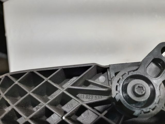 Ручка відкривання капота 4L1823533 VAG
