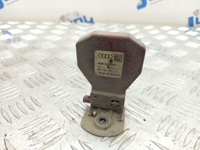 Антена на дах Audi Q7