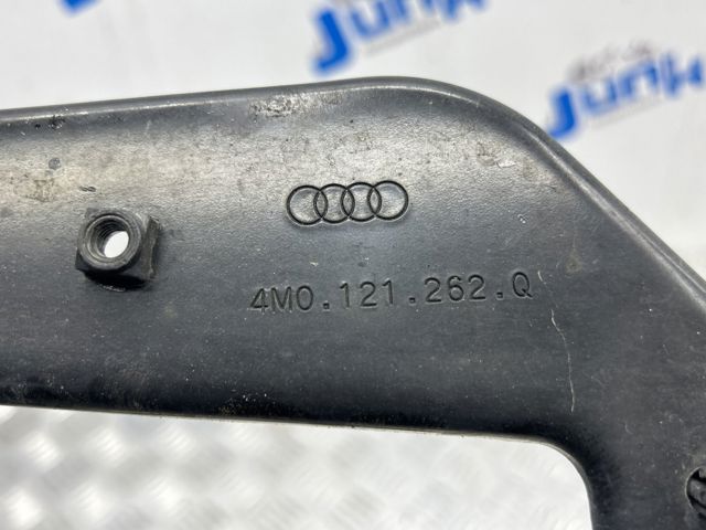 Кронштейн радіатора правий 4M0121262Q VAG
