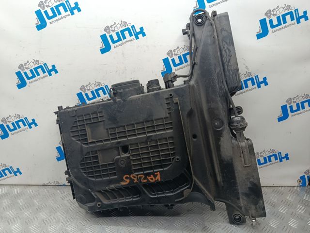Корпус повітряного фільтра 4M0133837A VAG