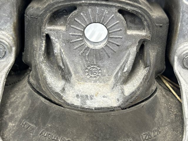 Права подушка мотора 4M0199372FE VAG