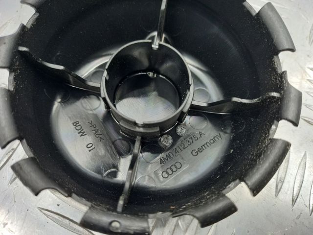 Кришка опори амортизатора переднього 4M0412375A VAG