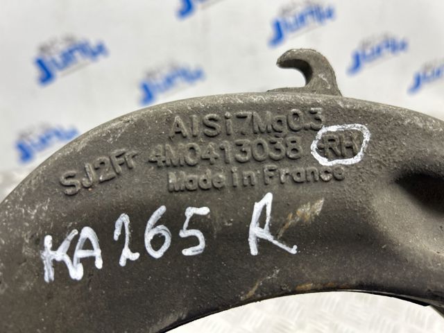 Вилка нижня амортизатора переднього, права 4M0413038H VAG