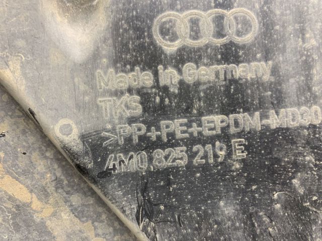 Захист днища, задній правий 4M0825219E VAG