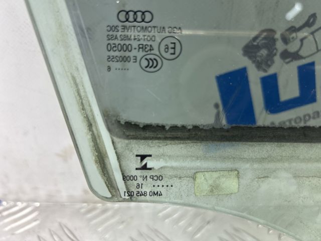 Скло водійських дверей 4M0845021 VAG