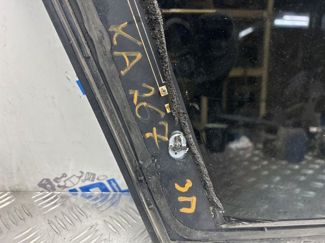 Скло кузова/багажного відсіку, праве 4M0845298CNVB VAG