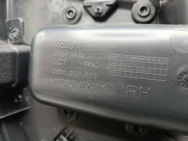 Пластик 4M0867104BWFA VAG