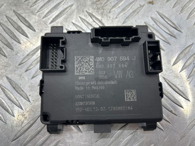 Кришка люка даху передня 4M0907594J VAG