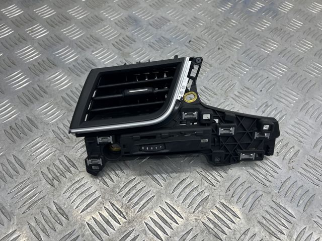 Решітка повітроводу ліва 4M1820901AK6PS VAG
