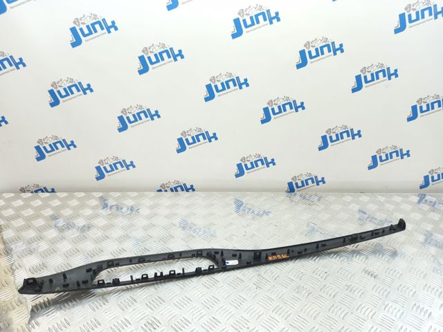 Молдинг (накладка) приладової панелі "торпедо", центральний 4M1853190BGM5 VAG