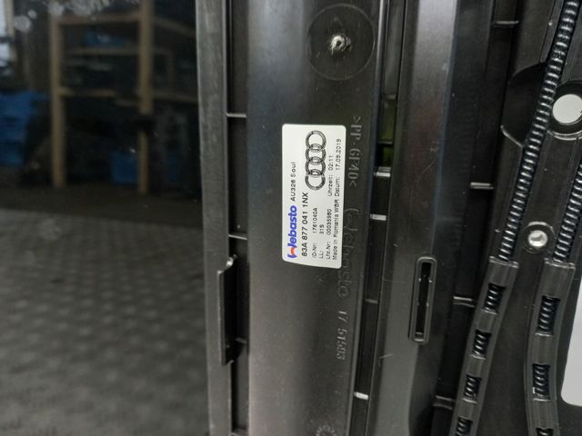 Деталі люків облицювання кузова 4M8877049 VAG